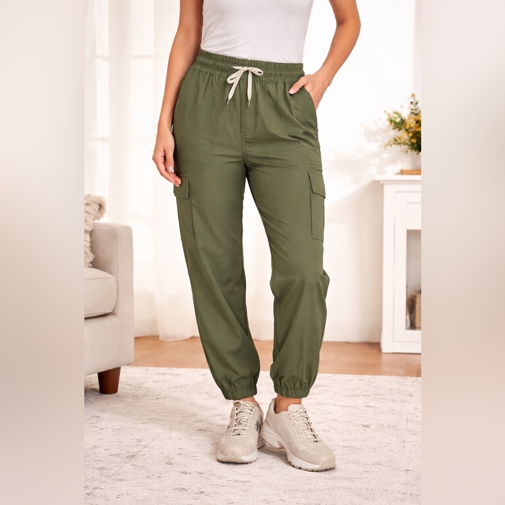 Vuori Womens Birch Joggers in Army Green - Size XS
